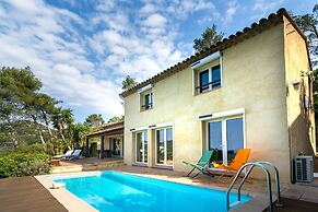 Villa in Hyeres Near Beach & Pool