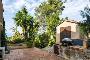 Villa in Hyeres Near Beach & Pool