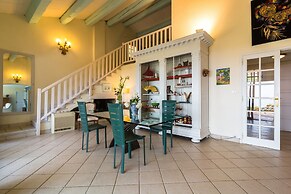 Villa in Hyeres Near Beach & Pool