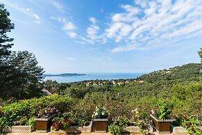 Villa in Hyeres Near Beach & Pool