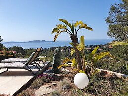 Villa in Hyeres Near Beach & Pool