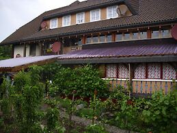 Pleasant Apartment in Bernauinnerlehen With Garden