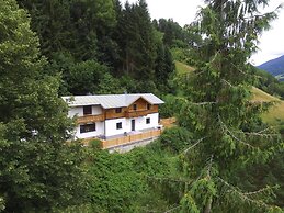 Renovated Holiday Home near Zell am See with Enclosed Garden