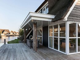 Beautiful, Stately Villa With Sauna at the Lake