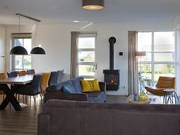 Beautiful, Stately Villa With Sauna at the Lake