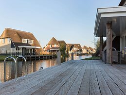 Beautiful, Stately Villa With Sauna at the Lake