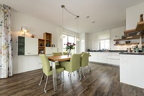 Chic Villa With a Fireplace at Tjeukemeer