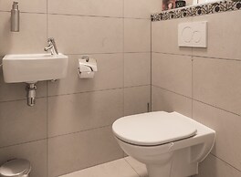 Chic Villa With a Fireplace at Tjeukemeer