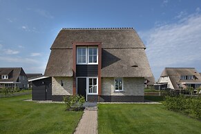 Chic Villa With a Fireplace at Tjeukemeer
