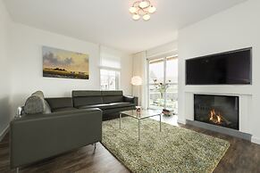 Chic Villa With a Fireplace at Tjeukemeer