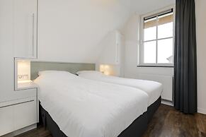 Chic Villa With a Fireplace at Tjeukemeer