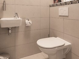 Chic Villa With a Fireplace at Tjeukemeer