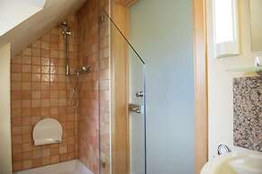 Group Stay With Pool, Chevron