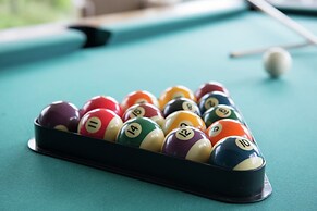 Group Stay With Pool, Chevron