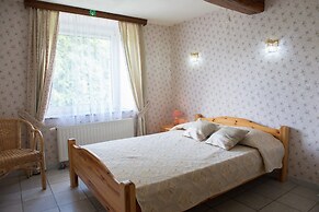 Group Stay With Pool, Chevron