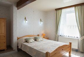 Group Stay With Pool, Chevron