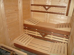 Group Stay With Pool, Chevron