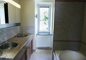 Group Stay With Pool, Chevron