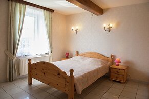 Group Stay With Pool, Chevron