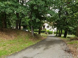 Unique Holiday Experience in Greenery near Lake