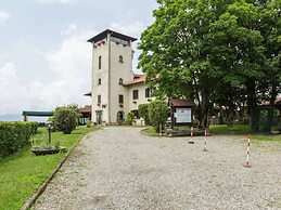 Unique Holiday Experience in Greenery near Lake