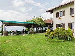 Unique Holiday Experience in Greenery near Lake