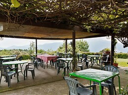 Unique Holiday Experience in Greenery near Lake