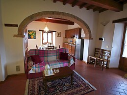 Authentic Farmhouse with Pool, Hot Tub, Playground, Garden