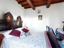 Authentic Farmhouse with Pool, Hot Tub, Playground, Garden