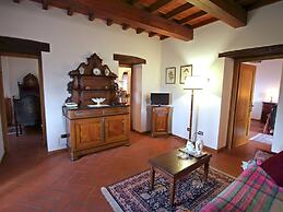 Authentic Farmhouse with Pool, Hot Tub, Playground, Garden