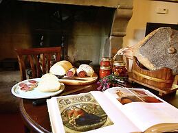 Authentic Farmhouse with Pool, Hot Tub, Playground, Garden