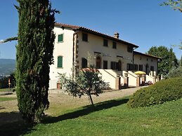 Authentic Farmhouse with Pool, Hot Tub, Playground, Garden