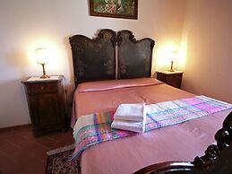 Authentic Farmhouse with Pool, Hot Tub, Playground, Garden