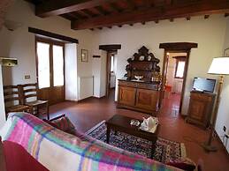 Authentic Farmhouse with Pool, Hot Tub, Playground, Garden