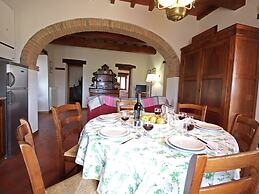 Authentic Farmhouse with Pool, Hot Tub, Playground, Garden