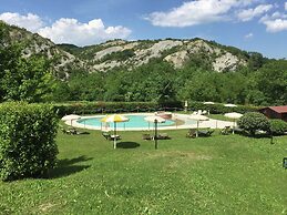 Hill View Retreat w/ Pool