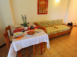 Lovely Holiday Home in Giannella near Beach