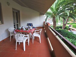 Lovely Holiday Home in Giannella near Beach