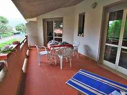 Lovely Holiday Home in Giannella near Beach