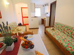 Lovely Holiday Home in Giannella near Beach