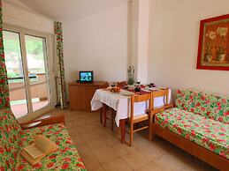 Lovely Holiday Home in Giannella near Beach