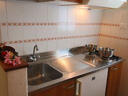 Lovely Holiday Home in Giannella near Beach