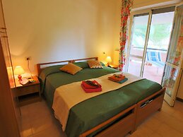 Lovely Holiday Home in Giannella near Beach