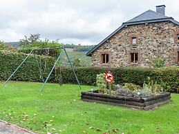 Charming Cottage in Stoumont With Colourful Garden