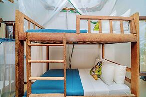 Shanuo Beach Bungalows