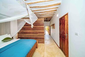 Shanuo Beach Bungalows