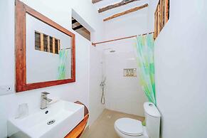 Shanuo Beach Bungalows