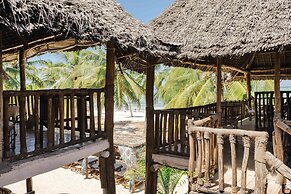 Shanuo Beach Bungalows