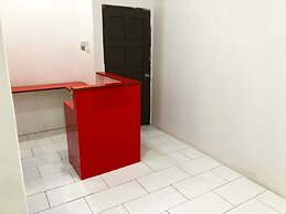 SPOT ON 90077 Cherry's Lodge