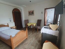 Apartment With Private Terrace in Homberg